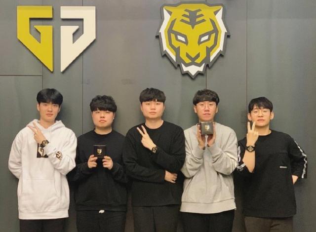 当前在羽毛 当前在羽毛