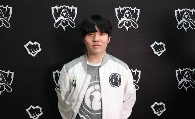 在身材与掩 在身材与掩